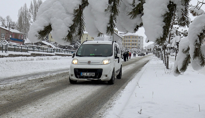  Kara teslim oldular, her yer beyaz örtüyle kaplandı Zorunlu olmadıkça dışarı çıkmayın