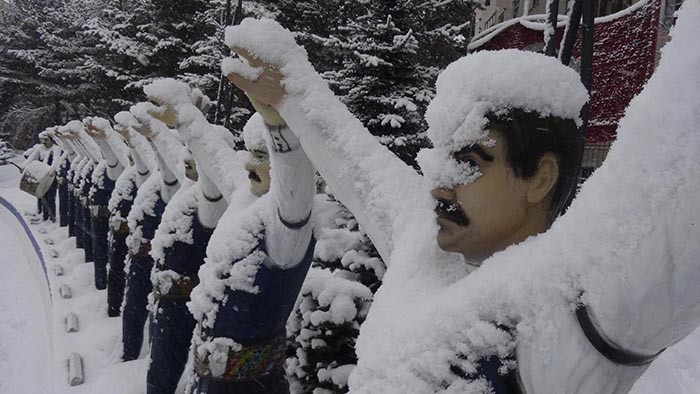 Kara teslim oldular, her yer beyaz örtüyle kaplandı Zorunlu olmadıkça dışarı çıkmayın
