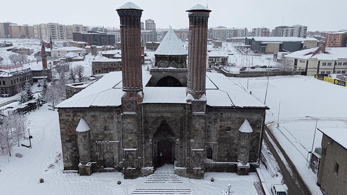 Kara teslim oldular, her yer beyaz örtüyle kaplandı Zorunlu olmadıkça dışarı çıkmayın