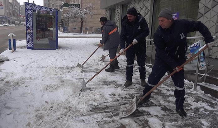  Kara teslim oldular, her yer beyaz örtüyle kaplandı Zorunlu olmadıkça dışarı çıkmayın