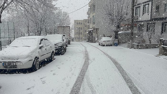  Kara teslim oldular, her yer beyaz örtüyle kaplandı Zorunlu olmadıkça dışarı çıkmayın