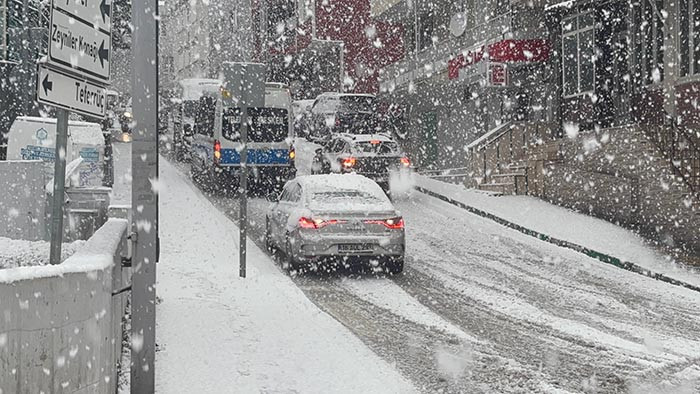  Kara teslim oldular, her yer beyaz örtüyle kaplandı Zorunlu olmadıkça dışarı çıkmayın