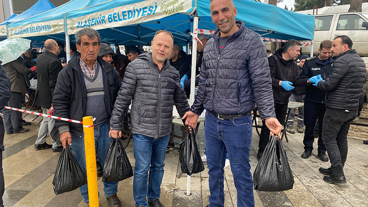 Belediye, tonlarcasını ücretsiz dağıttı: 1 saat içinde tükendi