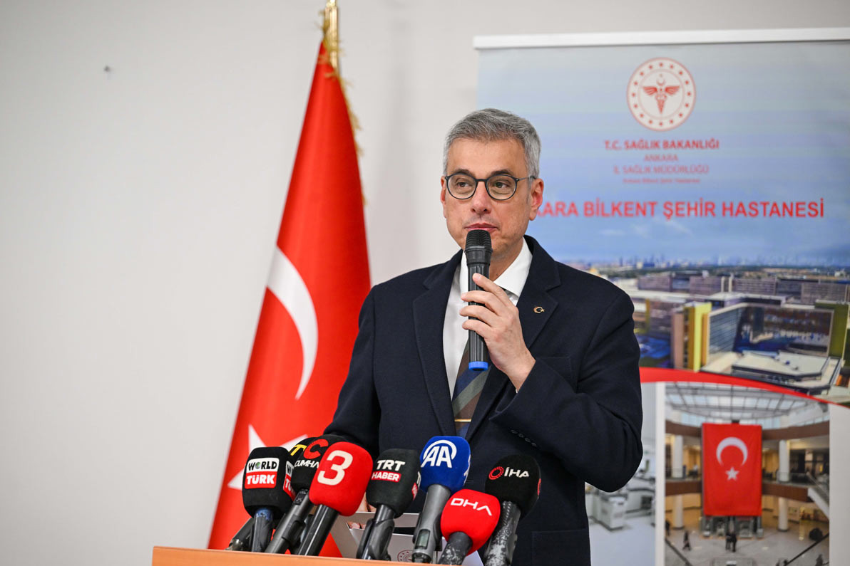 Sağlık Bakanı Kemal Memişoğlu, sağlık çalışanlarıyla iftarda bir araya geldi