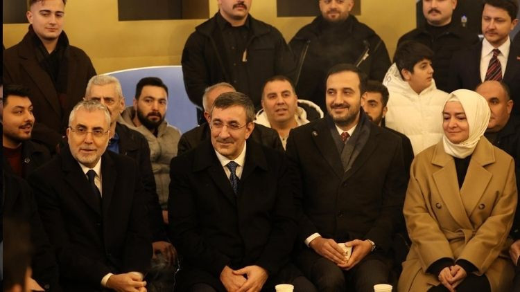 Cumhurbaşkanı Yardımcısı Yılmaz ve Bakan Işıkhan, AK Parti İstanbul teşkilatını ziyaret etti