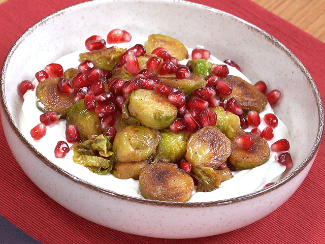 Hafifliğiyle nefis fikir: Narlı Brüksel salata