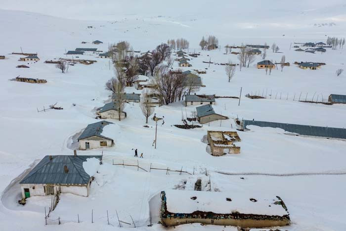  Herkes gitti onlar gitmiyor Burada 6 ay kar yağışı sürüyor, evimi bırakmayacağım