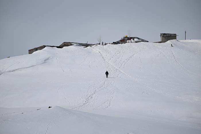  Herkes gitti onlar gitmiyor Burada 6 ay kar yağışı sürüyor, evimi bırakmayacağım