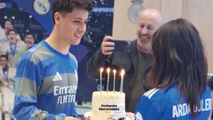 Maç sonrası pastalı sürpriz