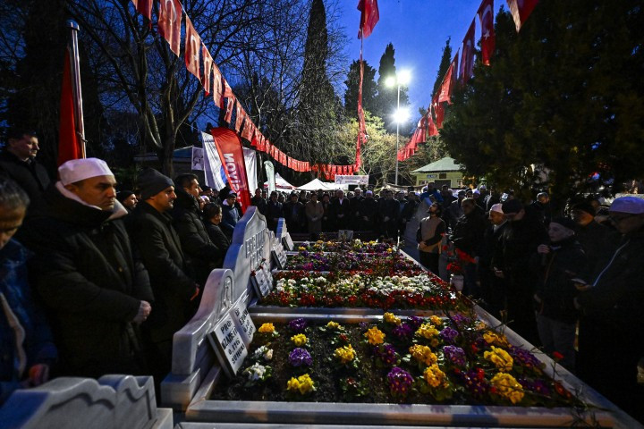 Eski başbakanlardan Necmettin Erbakan kabri başında anıldı