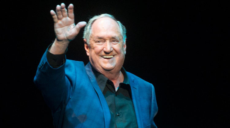 'Ayrılık zor' şarkısıyla kalplerde yer etmişti... Efsane şarkıcı hayata veda etti