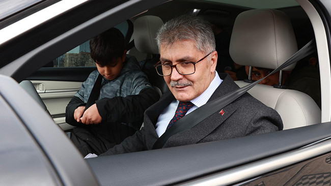 Validen Togg sürprizi: Çocuklara köy turu attırdı