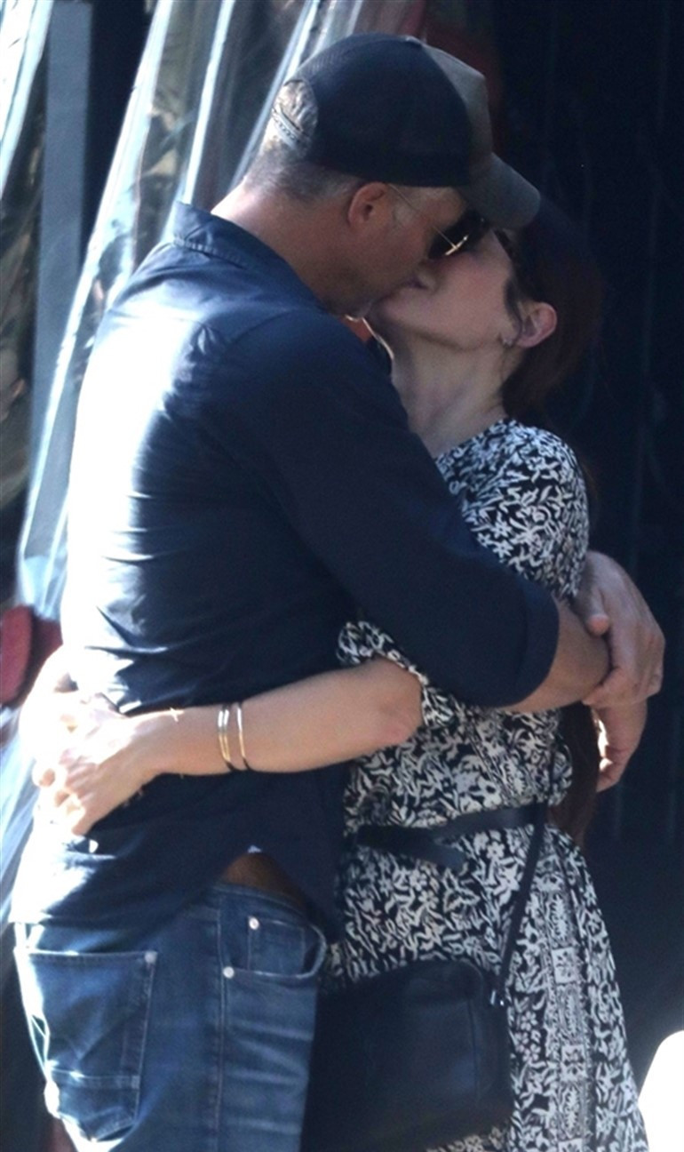 Sevdiği adamı elleriyle toprağa vermişti… Yüzü en sonunda yeniden güldü Sevdiği adamı elleriyle toprağa vermişti… Yüzü en sonunda yeniden güldü