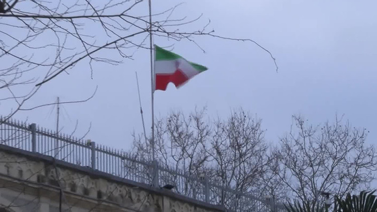 İstanbul'daki İran Başkonsolosluğu'nda bayrak yarıya indirildi