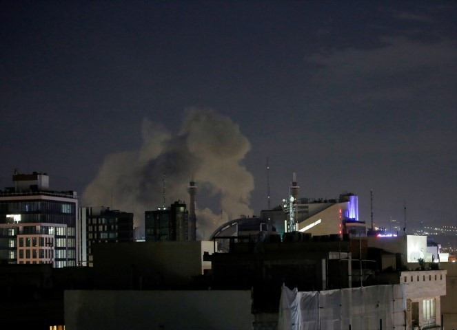 Avrupadaki İranlılardan dikkat çeken protesto | ABD ve İsrail İrana saldırdı; bölge yangın yeri Çok sayıda ölü ve yaralı var, savaş devam ediyor Avrupadaki İranlılardan dikkat çeken protesto | ABD ve İsrail İrana saldırdı; bölge yangın yeri Çok sayıda ölü ve yaralı var, savaş devam ediyor