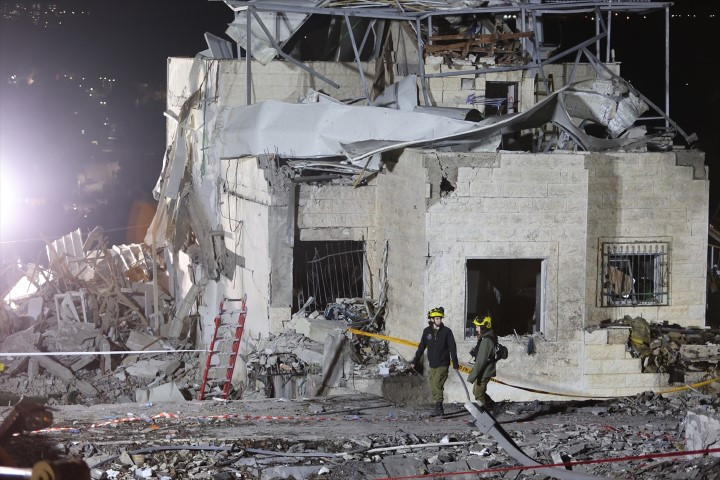 Avrupadaki İranlılardan dikkat çeken protesto | ABD ve İsrail İrana saldırdı; bölge yangın yeri Çok sayıda ölü ve yaralı var, savaş devam ediyor Avrupadaki İranlılardan dikkat çeken protesto | ABD ve İsrail İrana saldırdı; bölge yangın yeri Çok sayıda ölü ve yaralı var, savaş devam ediyor