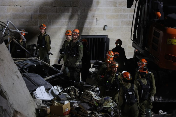 Avrupadaki İranlılardan dikkat çeken protesto | ABD ve İsrail İrana saldırdı; bölge yangın yeri Çok sayıda ölü ve yaralı var, savaş devam ediyor Avrupadaki İranlılardan dikkat çeken protesto | ABD ve İsrail İrana saldırdı; bölge yangın yeri Çok sayıda ölü ve yaralı var, savaş devam ediyor