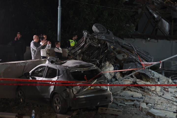 Avrupadaki İranlılardan dikkat çeken protesto | ABD ve İsrail İrana saldırdı; bölge yangın yeri Çok sayıda ölü ve yaralı var, savaş devam ediyor Avrupadaki İranlılardan dikkat çeken protesto | ABD ve İsrail İrana saldırdı; bölge yangın yeri Çok sayıda ölü ve yaralı var, savaş devam ediyor