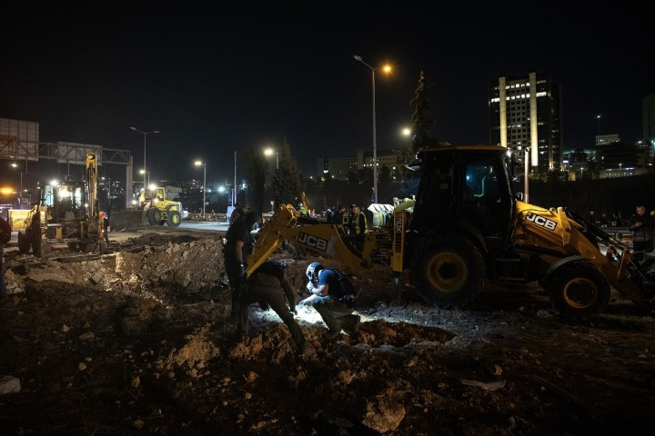 Avrupadaki İranlılardan dikkat çeken protesto | ABD ve İsrail İrana saldırdı; bölge yangın yeri Çok sayıda ölü ve yaralı var, savaş devam ediyor Avrupadaki İranlılardan dikkat çeken protesto | ABD ve İsrail İrana saldırdı; bölge yangın yeri Çok sayıda ölü ve yaralı var, savaş devam ediyor