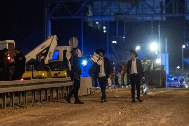 Avrupadaki İranlılardan dikkat çeken protesto | ABD ve İsrail İrana saldırdı; bölge yangın yeri Çok sayıda ölü ve yaralı var, savaş devam ediyor Avrupadaki İranlılardan dikkat çeken protesto | ABD ve İsrail İrana saldırdı; bölge yangın yeri Çok sayıda ölü ve yaralı var, savaş devam ediyor