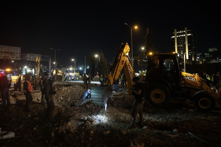 Avrupadaki İranlılardan dikkat çeken protesto | ABD ve İsrail İrana saldırdı; bölge yangın yeri Çok sayıda ölü ve yaralı var, savaş devam ediyor Avrupadaki İranlılardan dikkat çeken protesto | ABD ve İsrail İrana saldırdı; bölge yangın yeri Çok sayıda ölü ve yaralı var, savaş devam ediyor