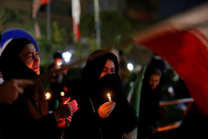 Avrupadaki İranlılardan dikkat çeken protesto | ABD ve İsrail İrana saldırdı; bölge yangın yeri Çok sayıda ölü ve yaralı var, savaş devam ediyor Avrupadaki İranlılardan dikkat çeken protesto | ABD ve İsrail İrana saldırdı; bölge yangın yeri Çok sayıda ölü ve yaralı var, savaş devam ediyor