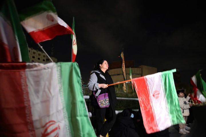 Avrupadaki İranlılardan dikkat çeken protesto | ABD ve İsrail İrana saldırdı; bölge yangın yeri Çok sayıda ölü ve yaralı var, savaş devam ediyor Avrupadaki İranlılardan dikkat çeken protesto | ABD ve İsrail İrana saldırdı; bölge yangın yeri Çok sayıda ölü ve yaralı var, savaş devam ediyor