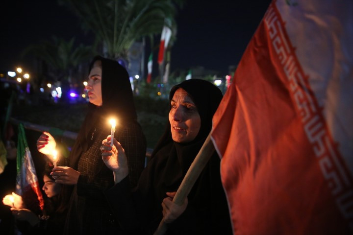 Avrupadaki İranlılardan dikkat çeken protesto | ABD ve İsrail İrana saldırdı; bölge yangın yeri Çok sayıda ölü ve yaralı var, savaş devam ediyor Avrupadaki İranlılardan dikkat çeken protesto | ABD ve İsrail İrana saldırdı; bölge yangın yeri Çok sayıda ölü ve yaralı var, savaş devam ediyor