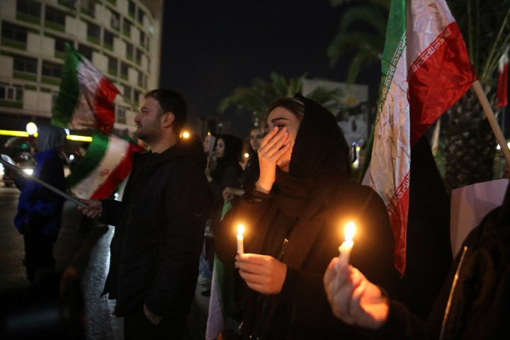 Avrupadaki İranlılardan dikkat çeken protesto | ABD ve İsrail İrana saldırdı; bölge yangın yeri Çok sayıda ölü ve yaralı var, savaş devam ediyor Avrupadaki İranlılardan dikkat çeken protesto | ABD ve İsrail İrana saldırdı; bölge yangın yeri Çok sayıda ölü ve yaralı var, savaş devam ediyor