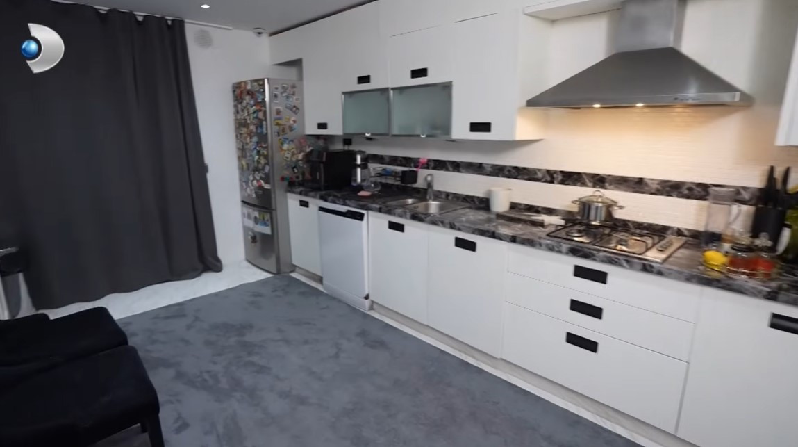 Kızıyla birlikte yaşıyor... Ünlü model Tülin Şahin evinin kapılarını açtı Kızıyla birlikte yaşıyor... Ünlü model Tülin Şahin evinin kapılarını açtı