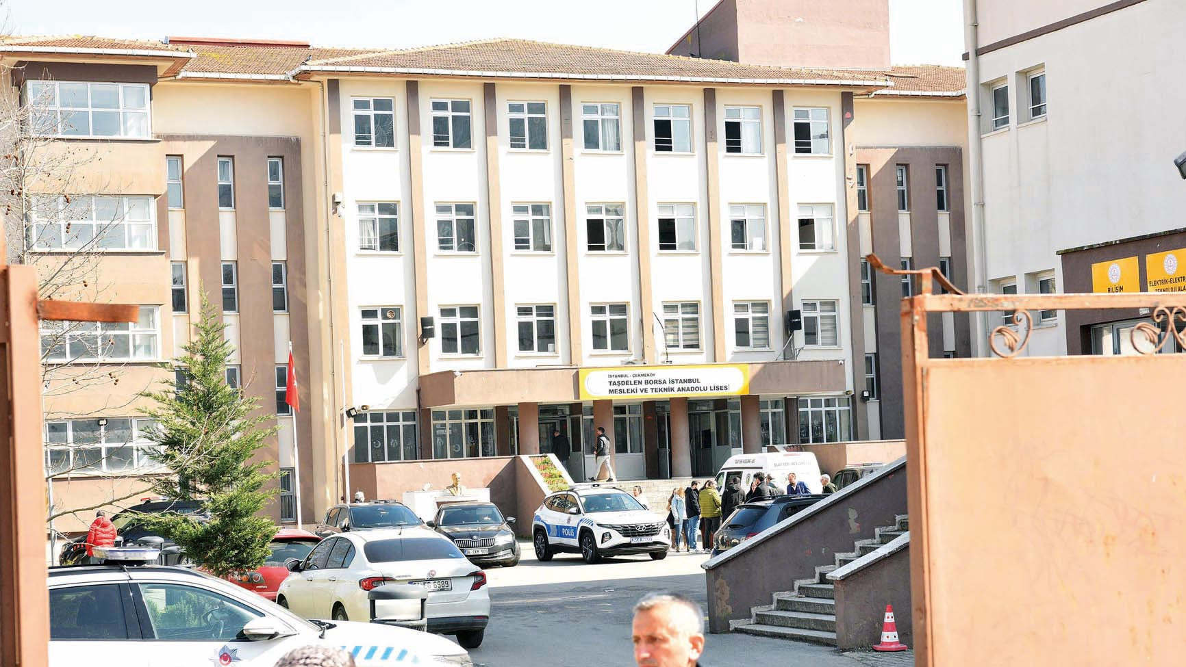 Öğrenci öğretmenini katletti