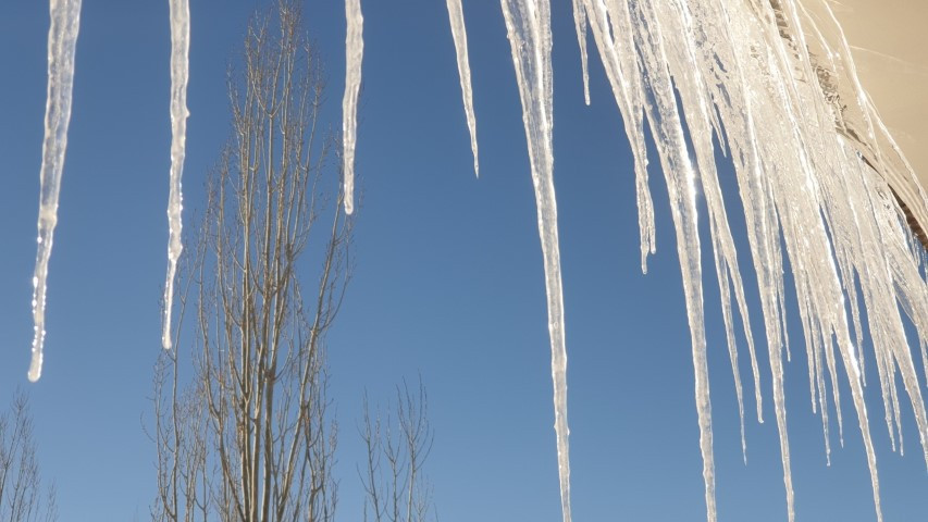 İlkbaharı beklerken kış geri geldi | Bu ilçede termometreler eksi 18i gösterdi