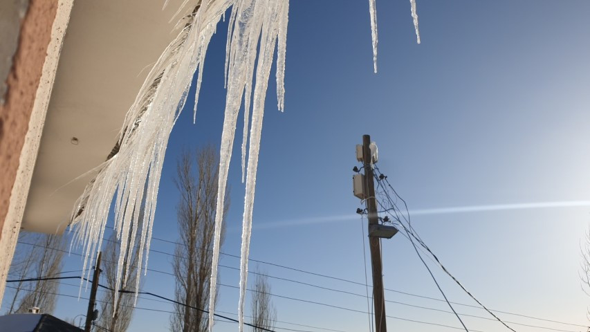 İlkbaharı beklerken kış geri geldi | Bu ilçede termometreler eksi 18i gösterdi