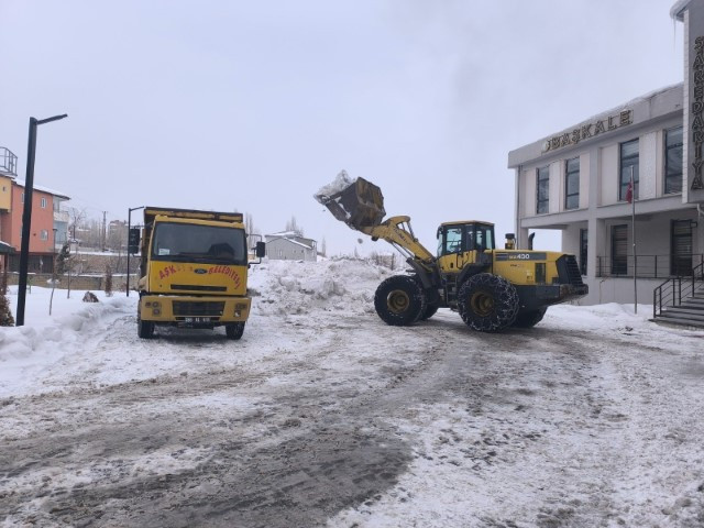 İlkbaharı beklerken kış geri geldi | Bu ilçede termometreler eksi 18i gösterdi
