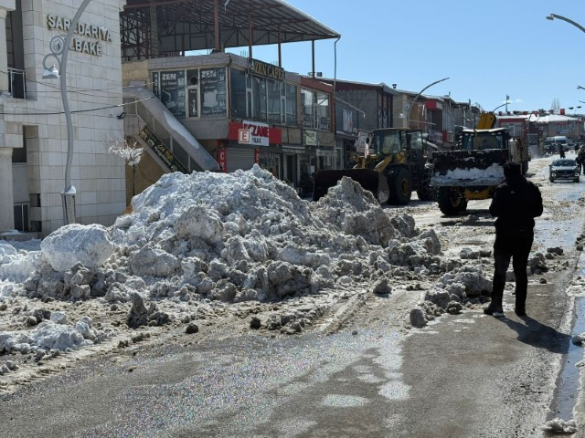 İlkbaharı beklerken kış geri geldi | Bu ilçede termometreler eksi 18i gösterdi