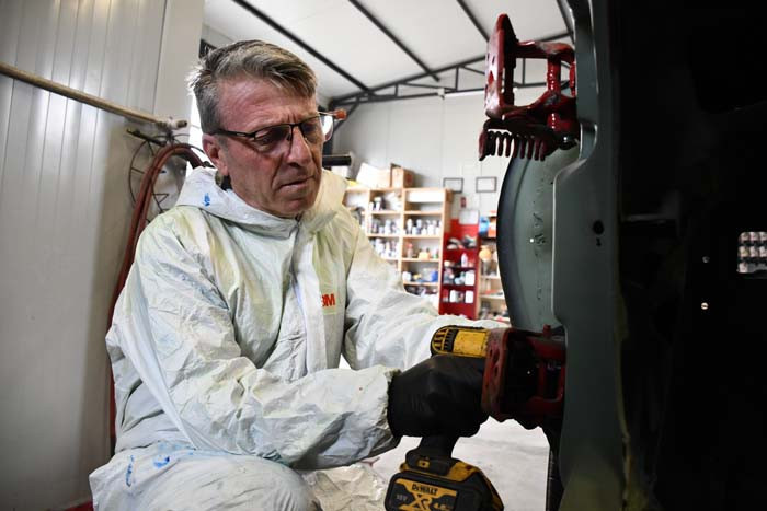 Hurda durumdaki klasik otomobilleri burada baştan yaratıyor: En fazla 3 sipariş alabiliyor 1970li yılların en hızlı ve spor araçları, piyasada neredeyse hiç yok