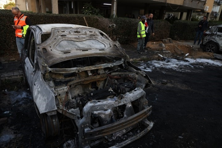 ABD/İsrail-İran savaşında karşılıklı füze atışları sürüyor Tel Aviv bombalandı: Bölgeden çarpıcı kareler