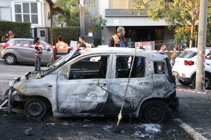 ABD/İsrail-İran savaşında karşılıklı füze atışları sürüyor Tel Aviv bombalandı: Bölgeden çarpıcı kareler