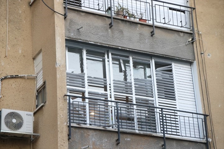 ABD/İsrail-İran savaşında karşılıklı füze atışları sürüyor Tel Aviv bombalandı: Bölgeden çarpıcı kareler