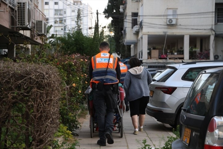 ABD/İsrail-İran savaşında karşılıklı füze atışları sürüyor Tel Aviv bombalandı: Bölgeden çarpıcı kareler