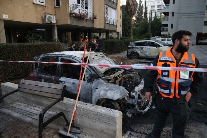 ABD/İsrail-İran savaşında karşılıklı füze atışları sürüyor Tel Aviv bombalandı: Bölgeden çarpıcı kareler