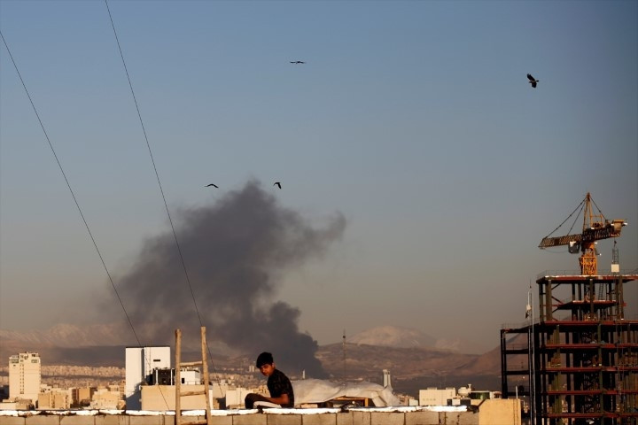 ABD/İsrail-İran savaşında karşılıklı füze atışları sürüyor Tel Aviv bombalandı: Bölgeden çarpıcı kareler
