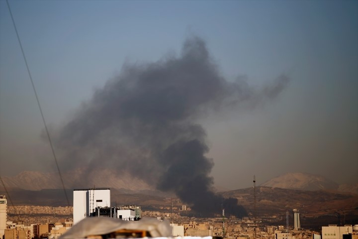 ABD/İsrail-İran savaşında karşılıklı füze atışları sürüyor Tel Aviv bombalandı: Bölgeden çarpıcı kareler