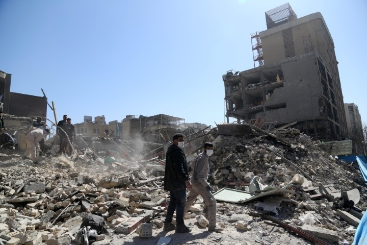 ABD/İsrail-İran savaşında karşılıklı füze atışları sürüyor Tel Aviv bombalandı: Bölgeden çarpıcı kareler