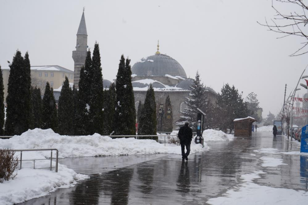  Güne 15 santimetre karla uyandılar Geçmiş yıllara göre farklı oldu