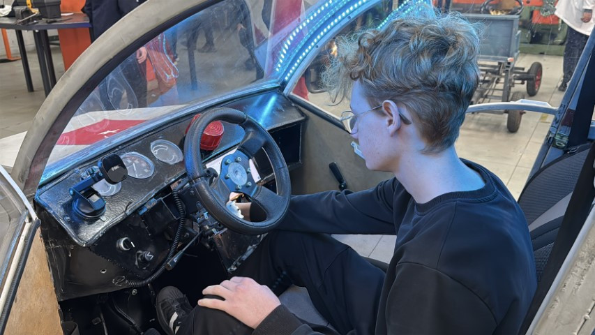  Dizel motorlu ve 7.5 beygir gücüne sahip