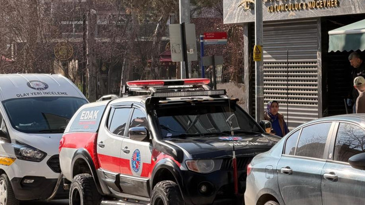 30 saniyede milyonluk kuyumcu soygunu! 4 şüpheli aranıyor