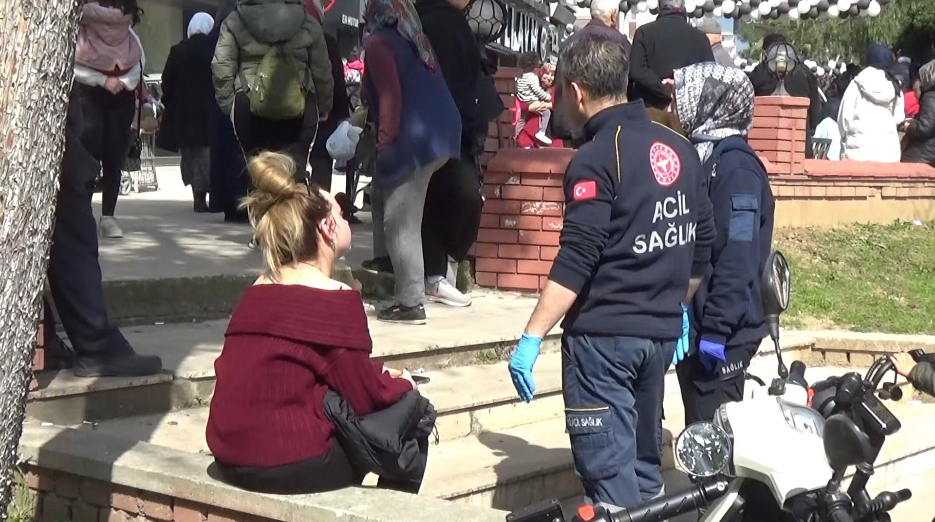 Aydında indirim izdihamı Ezilenler ve bayılanlar ambulanslarla hastaneye kaldırıldı... Açılış iptal edildi