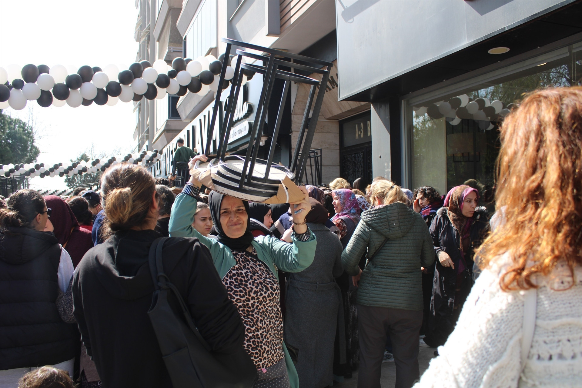 FENALAŞANLAR, AĞLAYANLAR VAR