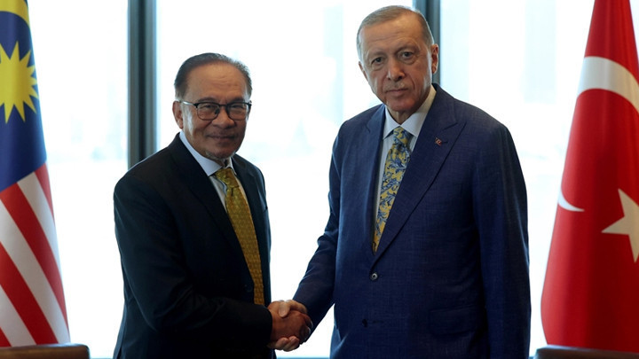 Cumhurbaşkanı Erdoğan, Malezya Başbakanı Enver İbrahim ile görüştü